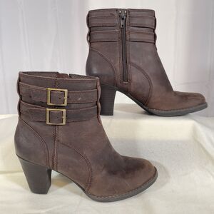 Clark’s Brown Leather Zip High Heels 2” Ankle Boots Bootie Casual Sz 7M Buckles